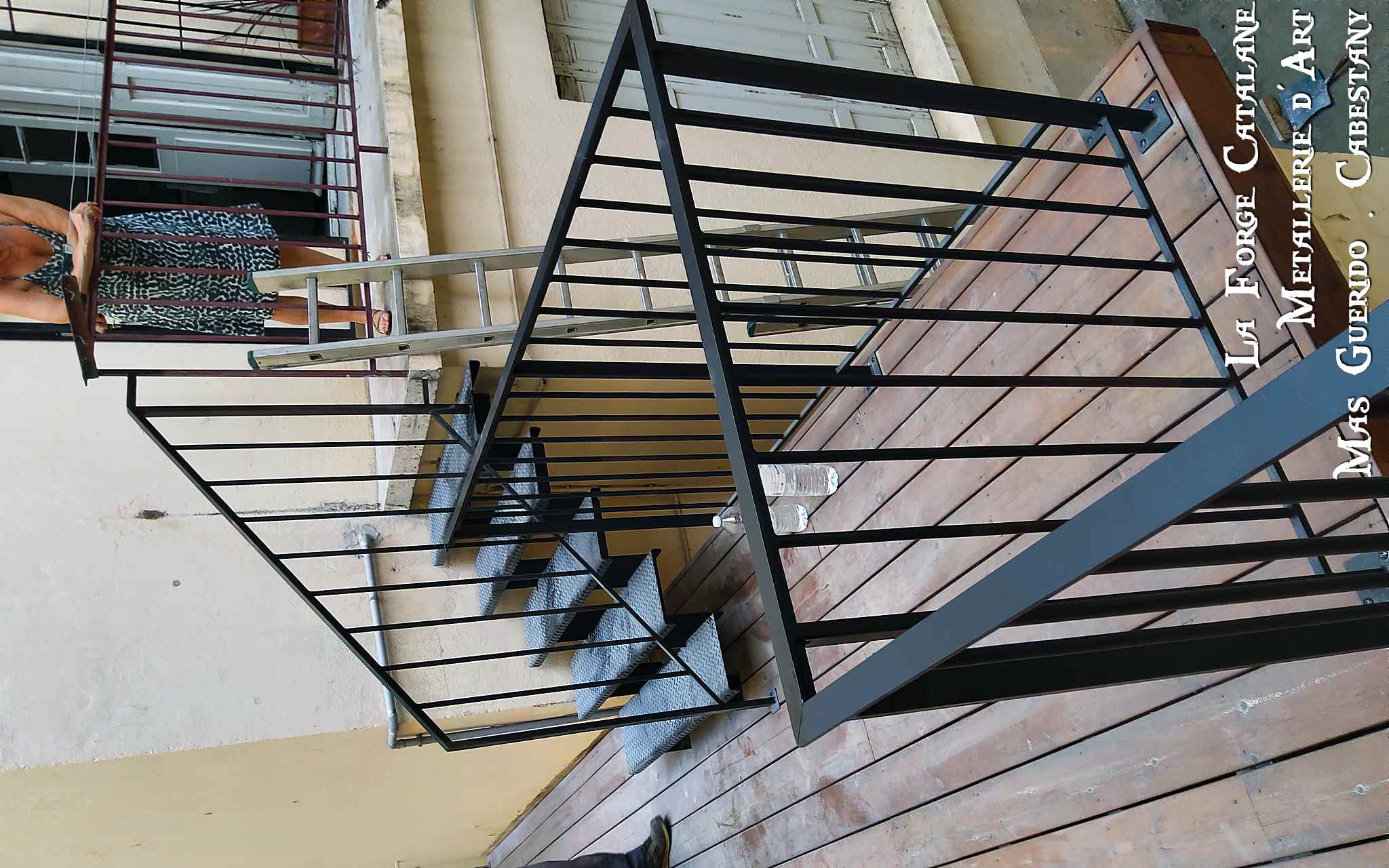 rampant et garde corps barreaudage droit en fer rond termolaquage noir  forge catalane.jpg